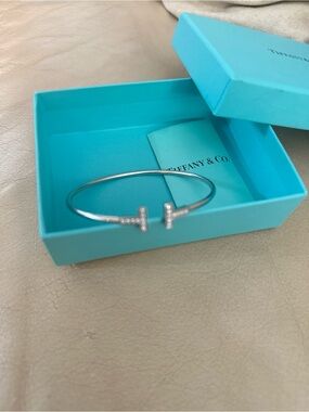 Tiffany T ring Diamond Wire Bracelet
in White Gold